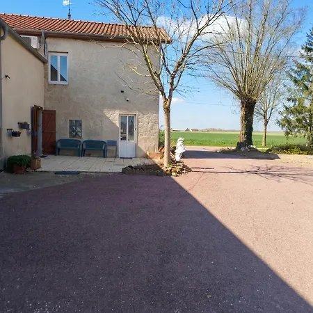 Nyaraló Maison Accueillante A Avec Jardin 91 M² Margerie-Hancourt